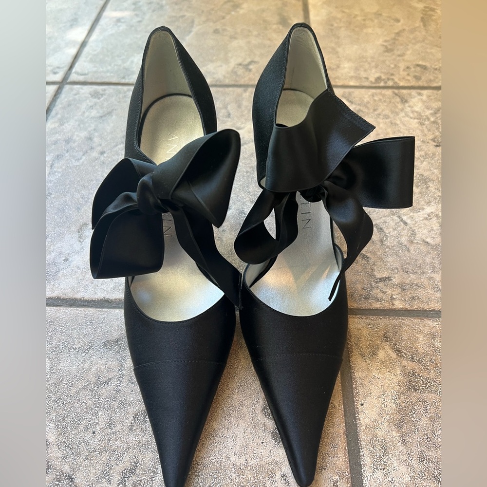 ANN KLIEN GOURGEOUS♥️ Black Satin Bow Pointed-Toe Women's Heels. Runway Model - Picture 6 of 13